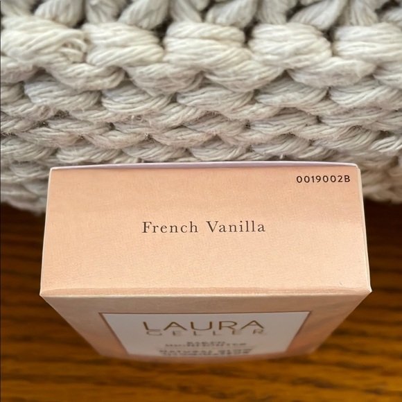 Laura Geller Baked Highlighter Natural Glow - French Vanilla - Picture 3 of 4